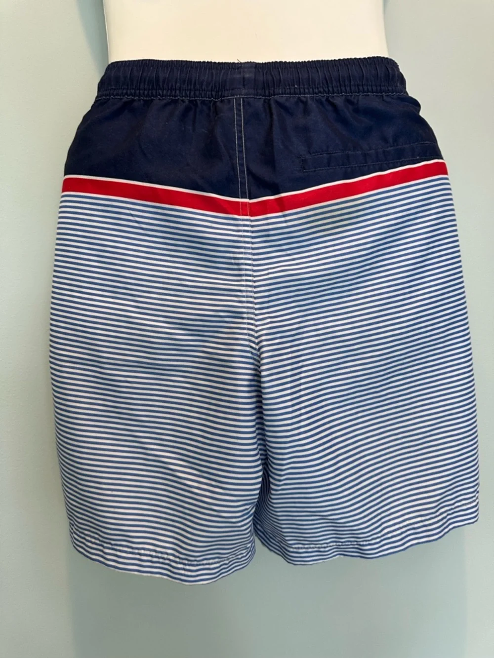 Vineyard Vines Target Gradient striped swim trunks size Small